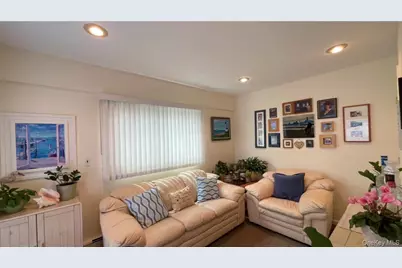 32 Taylor Drive, Farmingdale, NY 11735 - Photo 17