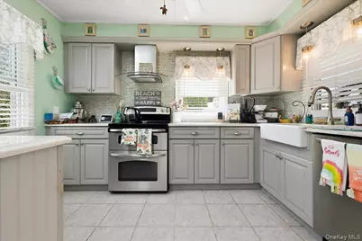 25 Rhode Island Avenue, Massapequa, NY 11758 - Photo 15