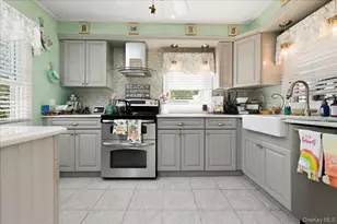 25 Rhode Island Ave, Massapequa, NY 11758 - Photo 15