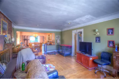 81 Notre Dame Avenue, Hicksville, NY 11801 - Photo 19