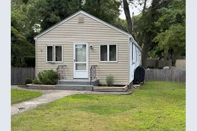 29 Maplewood Avenue, Selden, NY 11784 - Photo 3