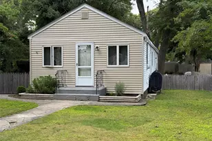 29 Maplewood Ave, Selden, NY 11784 - Photo 3