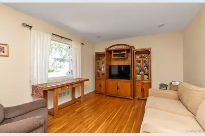 132 Norman Drive, East Meadow, NY 11554 - Photo 5