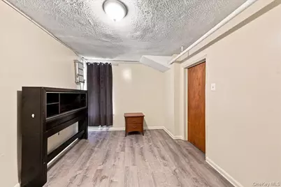 1022 E 219th Street, Bronx, NY 10469 - Photo 15