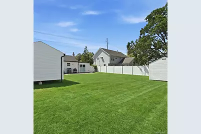 1363 Manatuck Boulevard, Bay Shore, NY 11706 - Photo 23