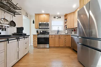 1363 Manatuck Boulevard, Bay Shore, NY 11706 - Photo 9