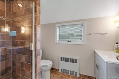 1321 Surrey Lane, Rockville Centre, NY 11570 - Photo 15