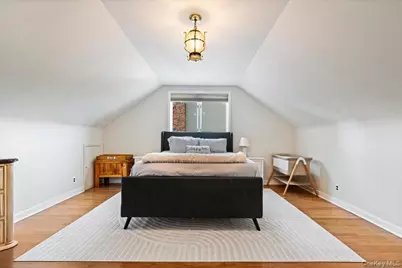 1321 Surrey Lane, Rockville Centre, NY 11570 - Photo 13