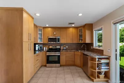 1321 Surrey Lane, Rockville Centre, NY 11570 - Photo 7