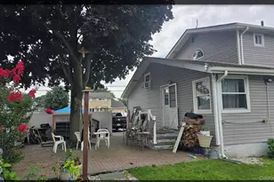 353 Barleau St, Brentwood, NY 11717 - Photo 3