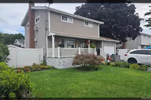 353 Barleau St, Brentwood, NY 11717 - Photo 5