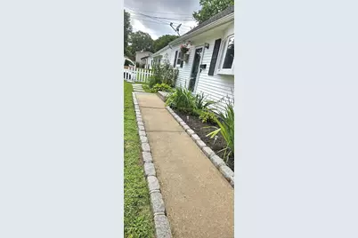 211 Parkway Boulevard, Wyandanch, NY 11798 - Photo 3