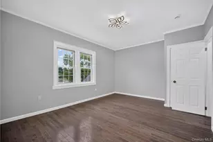 9445 243rd St, Floral Park, NY 11001 - Photo 7