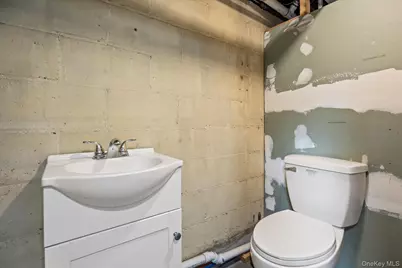 42 N Corona Avenue, Valley Stream, NY 11580 - Photo 29