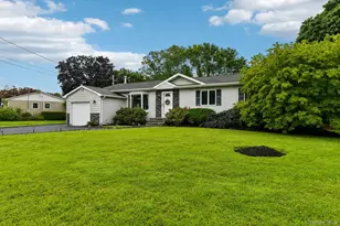 38 Nathan Dr, Bohemia, NY 11716 - Photo 3