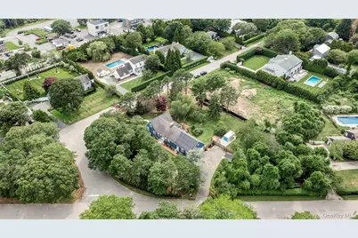 9 Aberdeen Lane, Southampton, NY 11968 - Photo 17