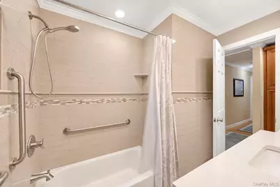 18 Cornell Lane, Hicksville, NY 11801 - Photo 23