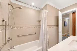 18 Cornell Ln, Hicksville, NY 11801 - Photo 23