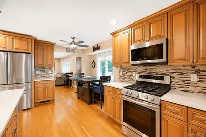 18 Cornell Lane, Hicksville, NY 11801 - Photo 3