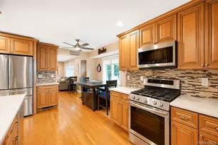 18 Cornell Ln, Hicksville, NY 11801 - Photo 3