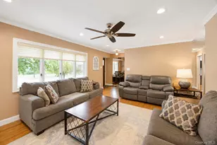 18 Cornell Ln, Hicksville, NY 11801 - Photo 9