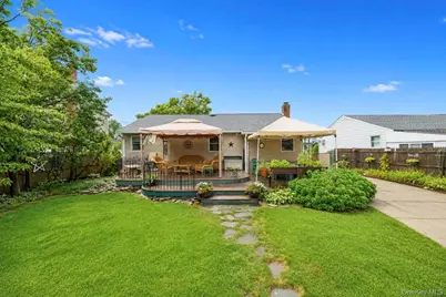 18 Cornell Lane, Hicksville, NY 11801 - Photo 31