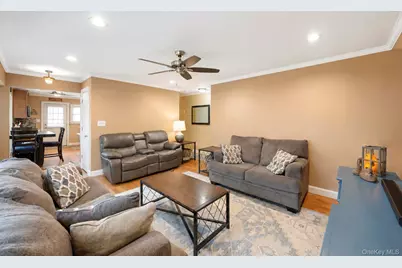 18 Cornell Lane, Hicksville, NY 11801 - Photo 7
