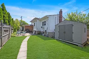430 Violet St, Massapequa Park, NY 11762 - Photo 3