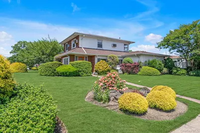 430 Violet Street, Massapequa Park, NY 11762 - Photo 5