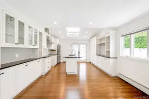 84 Twin Lawns Ave, Hicksville, NY 11801 - Photo 3