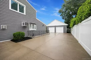 84 Twin Lawns Ave, Hicksville, NY 11801 - Photo 35