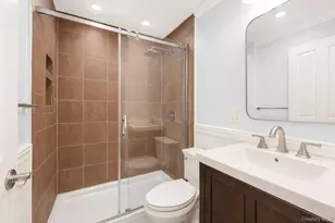 84 Twin Lawns Ave, Hicksville, NY 11801 - Photo 25
