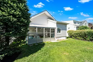 111 Liberty Ave, Lindenhurst, NY 11757 - Photo 23