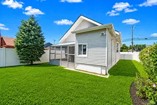 111 Liberty Ave, Lindenhurst, NY 11757 - Photo 21