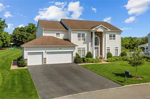 29 Hamlet Woods Dr, Saint James, NY 11780 - Photo 3