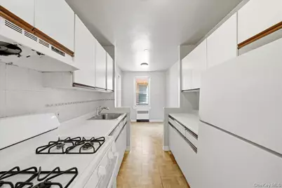 2080 Barnes Avenue #2D, Bronx, NY 10462 - Photo 5
