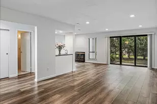 48 Wimbledon Dr, Roslyn, NY 11576 - Photo 11