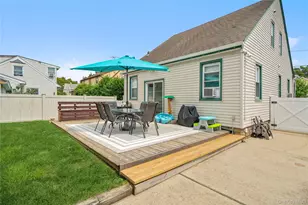 49 Devon St, Malverne, NY 11565 - Photo 19