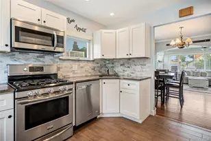 49 Devon St, Malverne, NY 11565 - Photo 9