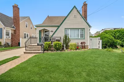 49 Devon Street, Malverne, NY 11565 - Photo 27