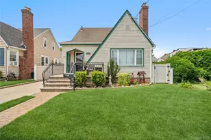 49 Devon St, Malverne, NY 11565 - Photo 27
