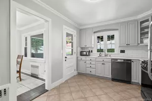 36 Pilgrim Dr, Port Chester, NY 10573 - Photo 9