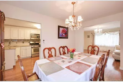 33 Michael Lane, New Hyde Park, NY 11040 - Photo 5