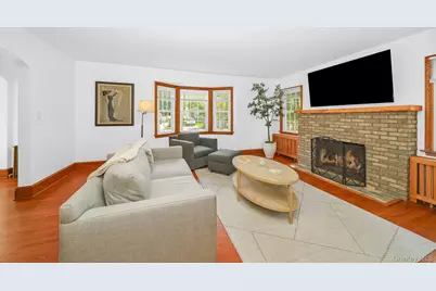228 Van Cott Avenue, Farmingdale, NY 11735 - Photo 23