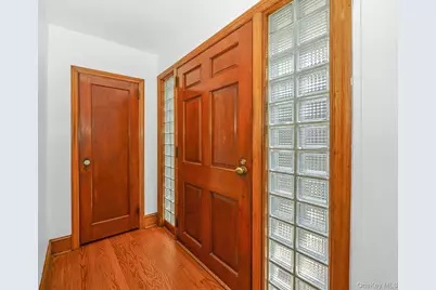 228 Van Cott Avenue, Farmingdale, NY 11735 - Photo 29