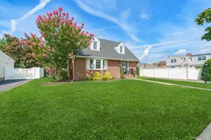 228 Vancott Ave, Farmingdale, NY 11735 - Photo 3