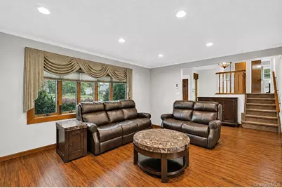 5 Cranberry Lane, Plainview, NY 11803 - Photo 5