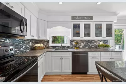 15 Bergen Court, Huntington Station, NY 11746 - Photo 11