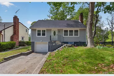 15 Bergen Court, Huntington Station, NY 11746 - Photo 1