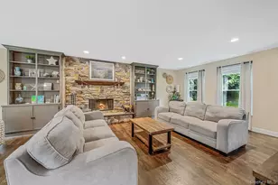 8 Old Orchard Ct, Rocky Point, NY 11778 - Photo 5